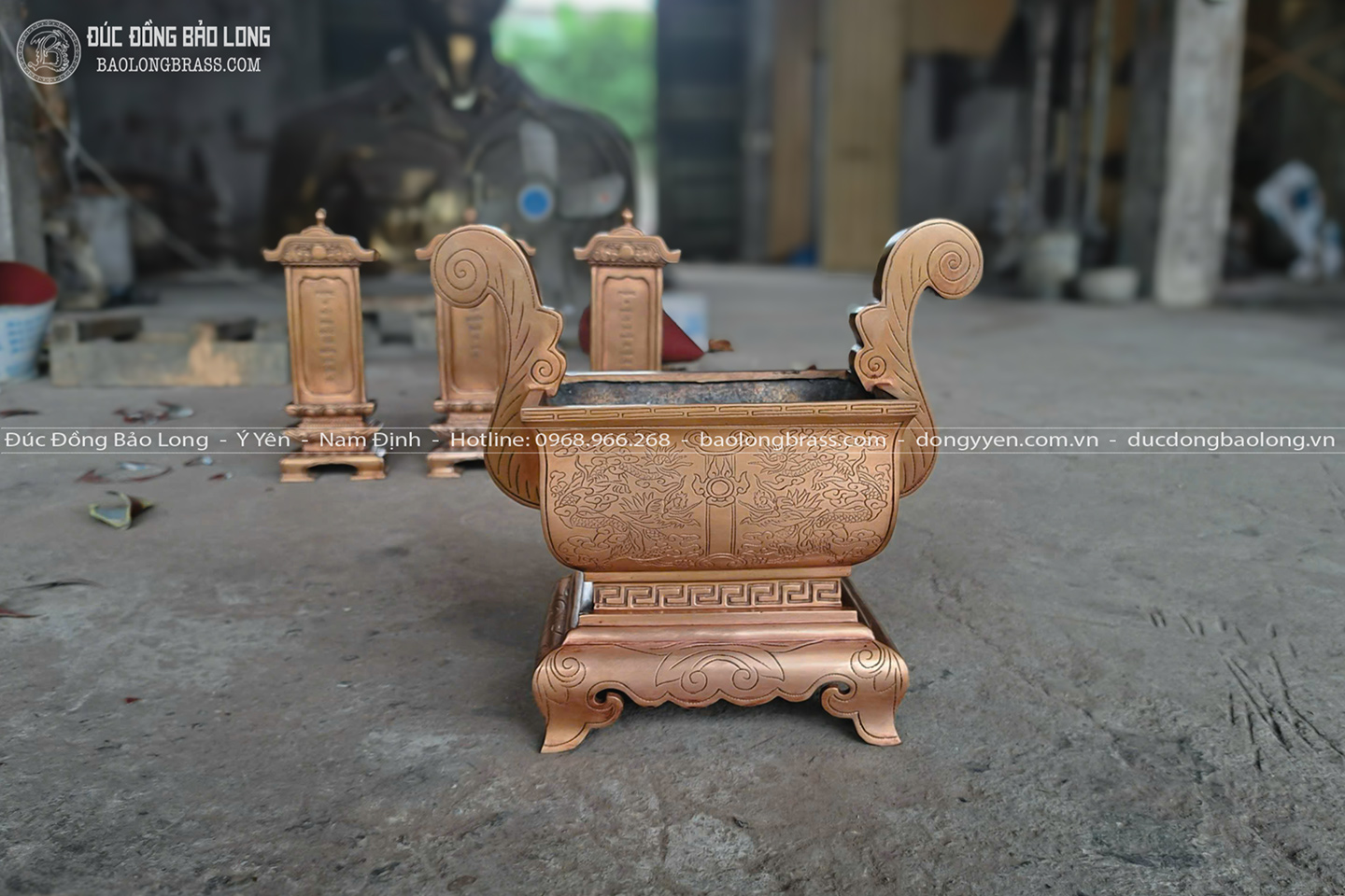 Bát Hương Đồng Chữ Nhật Bằng Đồng Đỏ Màu Trầm Cổ Cỡ 20Cm, Cỡ 25Cm