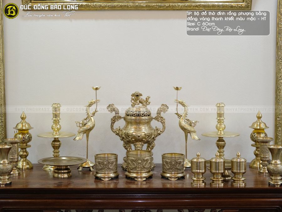 Bộ đồ thờ đỉnh Rồng Phượng bằng đồng vàng màu mộc cao 60cm trên ban thờ gia tiên