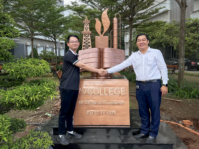 Dự Án Đúc Mô Hình Biểu Tượng Bằng Đồng Đỏ Cao 2m2 Cho Trường Cao Đẳng Dầu Khí