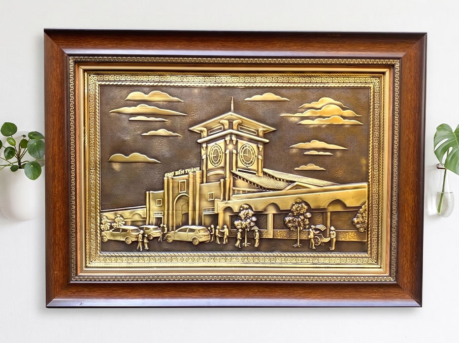 Tranh Chợ Bến Thành bằng đồng màu giả cổ khổ 40cm x 55cm