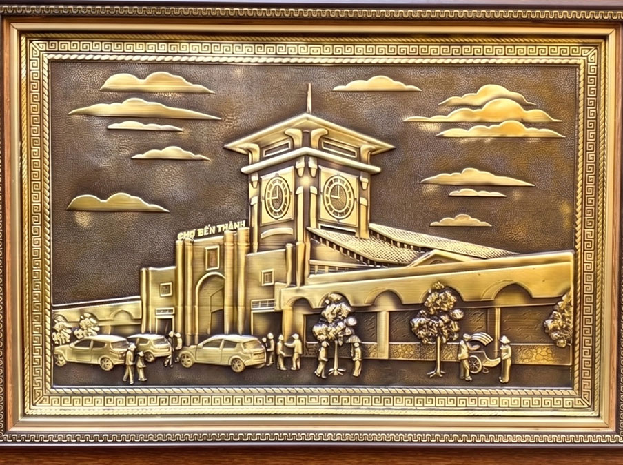 Tranh Chợ Bến Thành bằng đồng màu giả cổ khổ 40cm x 55cm