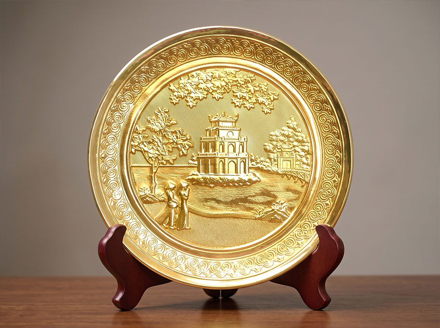 Tranh Đĩa Tròn Tháp Rùa Hồ Gươm để bàn bằng đồng dát vàng đk 25cm