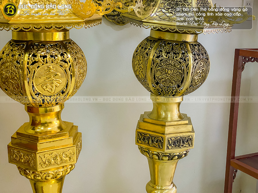 đôi đèn thờ bằng đồng vàng cao 1m55 gò chạm thủ công