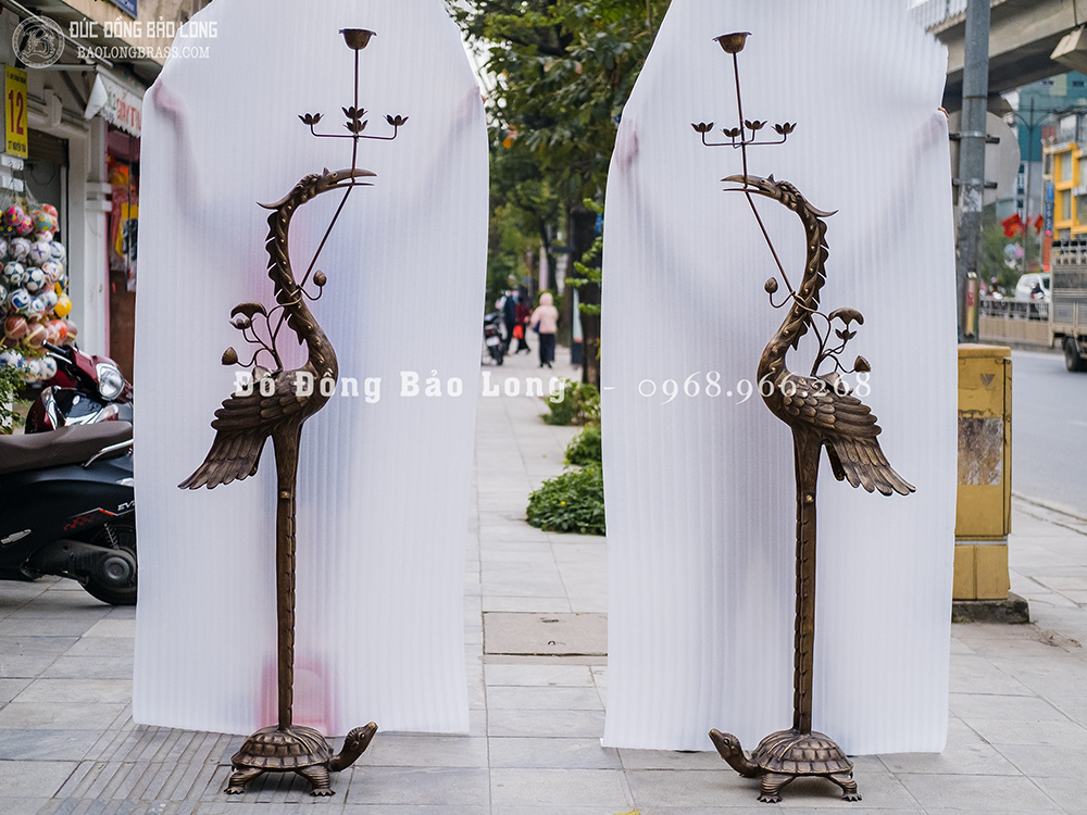 Đôi hạc thờ bằng đồng thau cao 1m76 màu hun đen