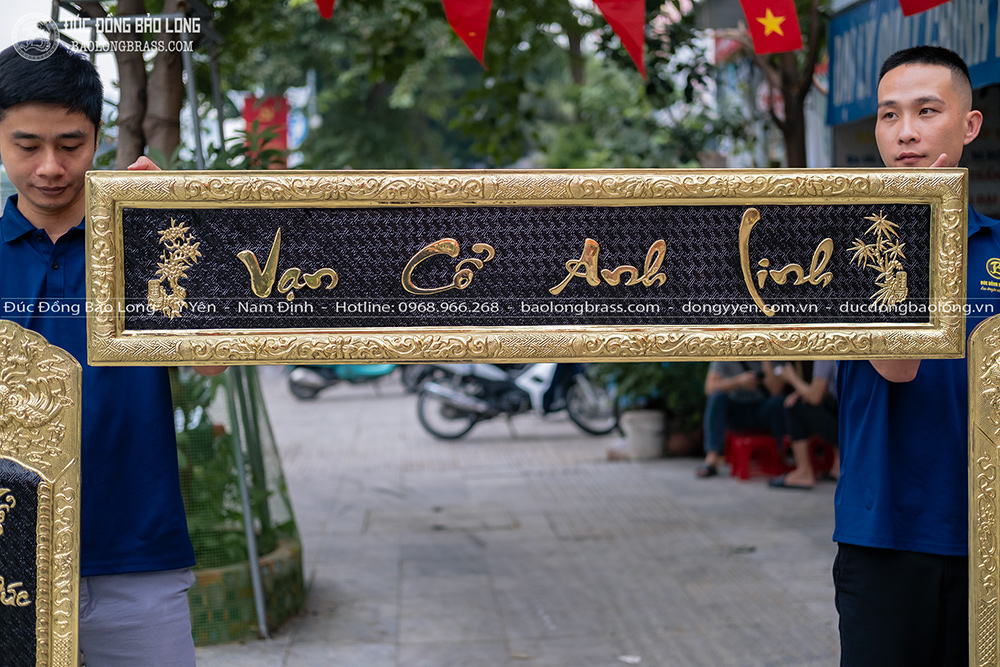 Bộ đại tự câu đối bằng đồng Vạn Cổ Anh Linh kích thước 1m35