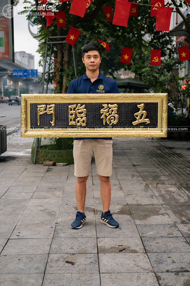 Đại tự Ngũ Phúc Lâm Môn chữ Nho bằng đồng kích thước 1m33