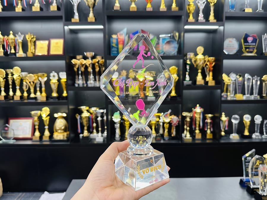 Cúp thể thao pha lê M17