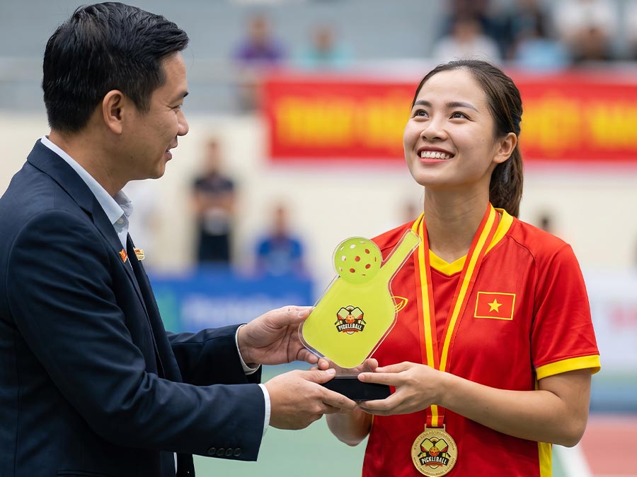 Kỷ Niệm Chương Pha Lê Pickleball Cao 21cm