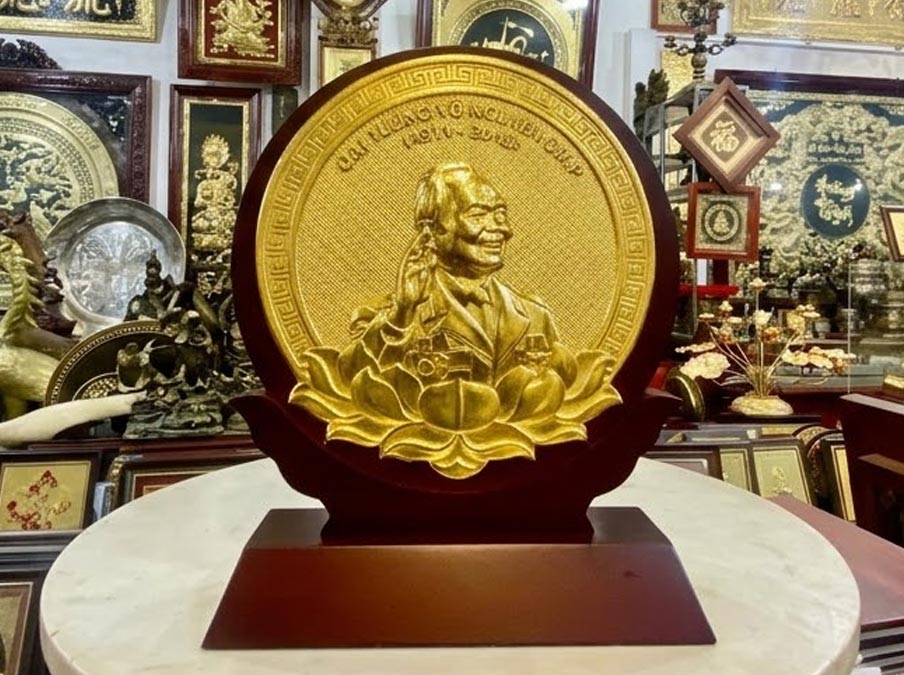 Tranh Tròn Để Bàn Chân Dung Đại Tướng Võ Nguyên Giáp Bằng Đồng