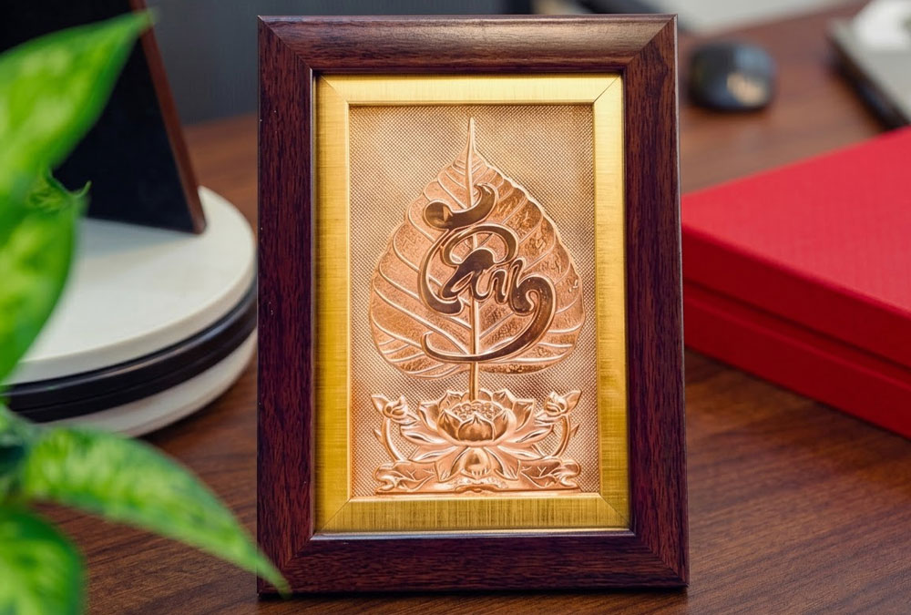 Tranh Chữ Tâm Lá Đề Bằng Đồng Dát Vàng Khô 15cm x 20cm