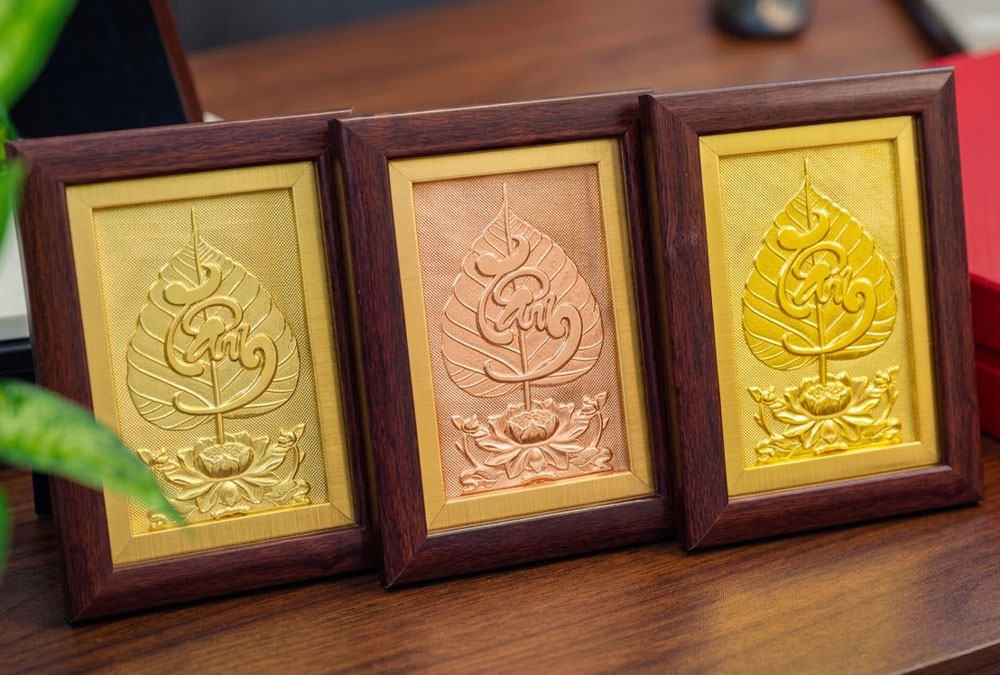 Tranh Chữ Tâm Lá Đề Bằng Đồng Dát Vàng Khô 15cm x 20cm