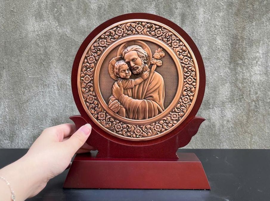 Tranh Để Bàn Guise Hoa Huệ Bế Chúa Bằng Đồng Đk 18cm