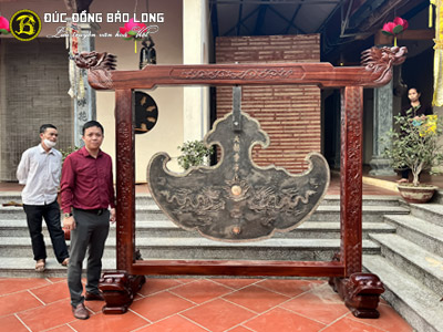 Khánh Đồng 316kg Và Giá Treo Gỗ Lim Đục Rồng