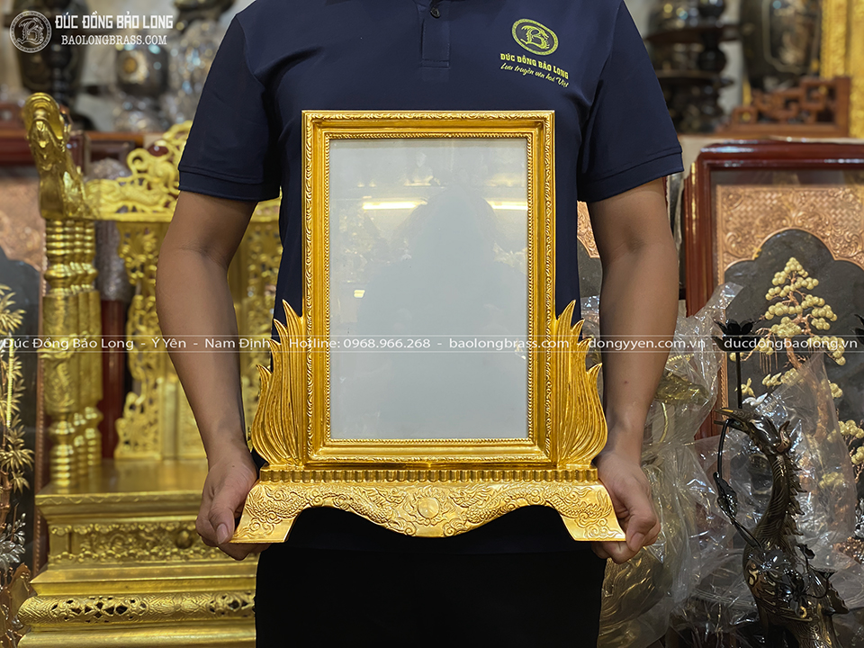 Khung ảnh thờ đúc bằng đồng đỏ dát vàng 9999 cao 41cm 
