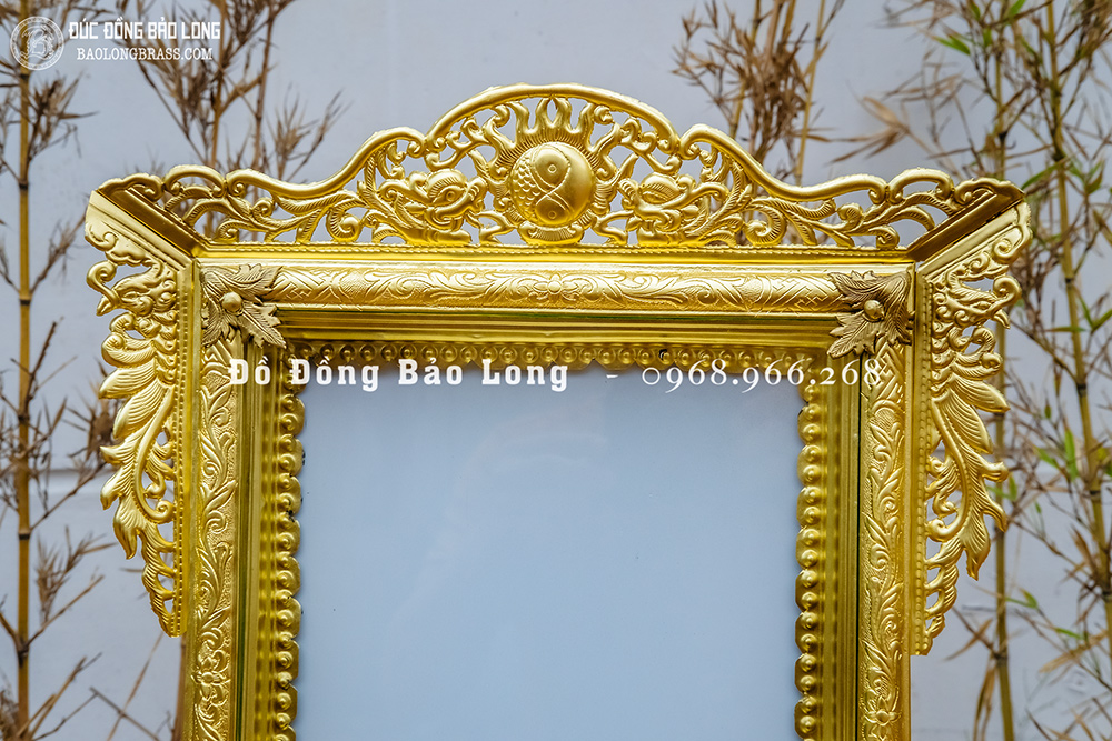 Khung ảnh thờ bằng đồng vàng cao 53cm