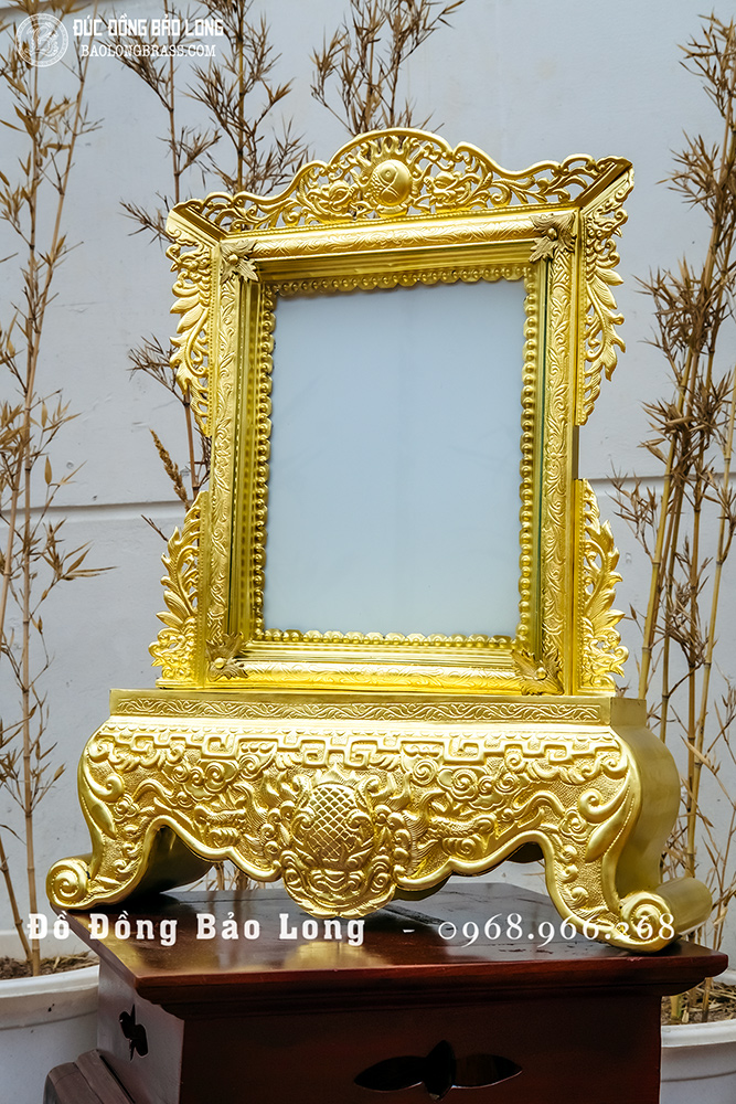 Khung ảnh thờ bằng đồng vàng cao 53cm