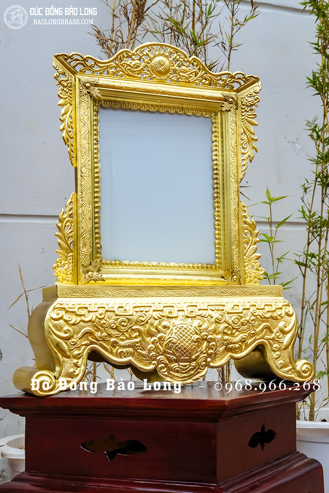 Khung ảnh thờ bằng đồng vàng cao 53cm