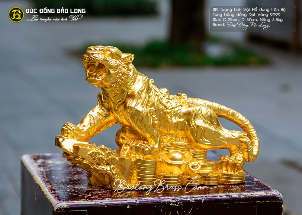 tượng linh vật hổ đứng trên bệ bằng đồng dát vàng cao 25cm