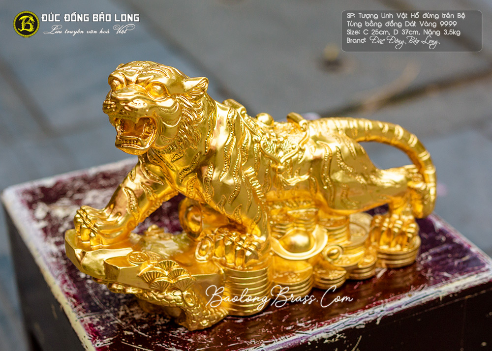 tượng linh vật hổ đứng trên bệ bằng đồng dát vàng cao 25cm