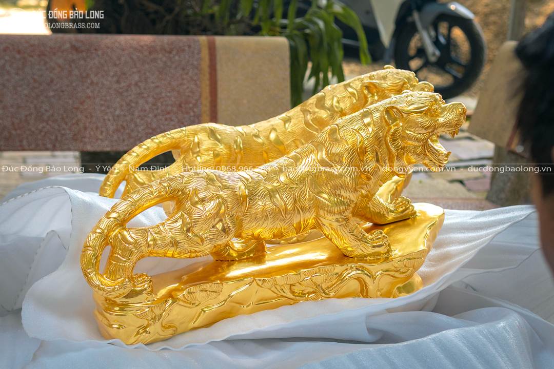 Tượng Hổ Phong Thủy Bằng Đồng Đỏ Dát Vàng 9999 Dài 61Cm