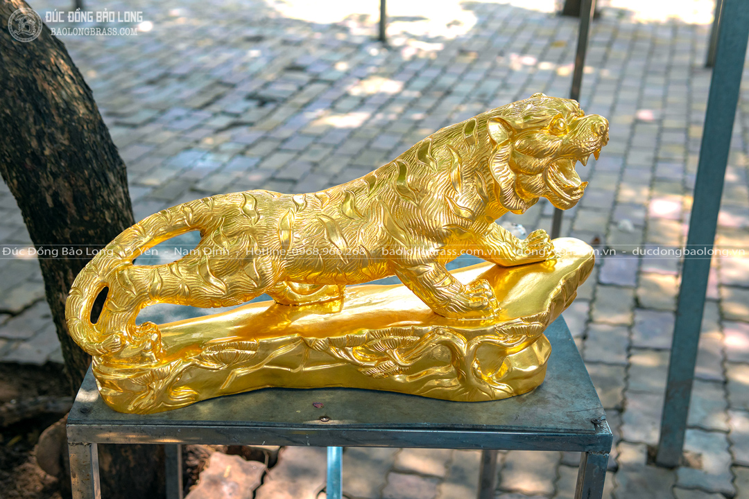 Tượng Hổ Phong Thủy Bằng Đồng Đỏ Dát Vàng 9999 Dài 61Cm
