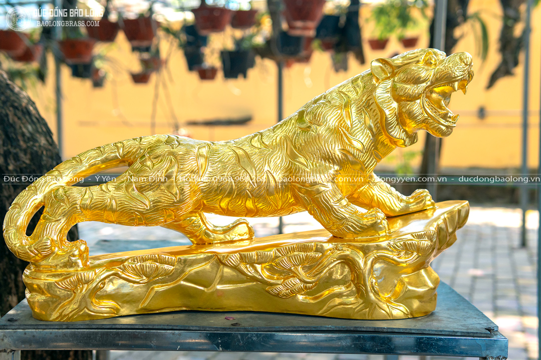Tượng Hổ Phong Thủy Bằng Đồng Đỏ Dát Vàng 9999 Dài 61Cm