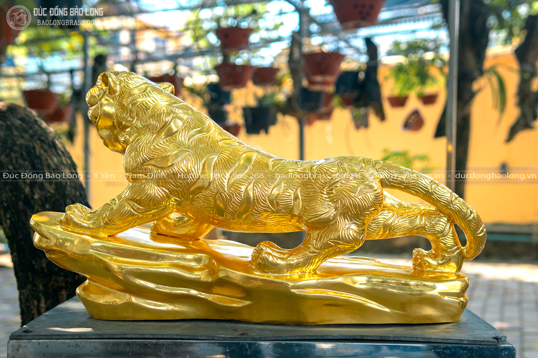 Tượng Hổ Phong Thủy Bằng Đồng Đỏ Dát Vàng 9999 Dài 61Cm