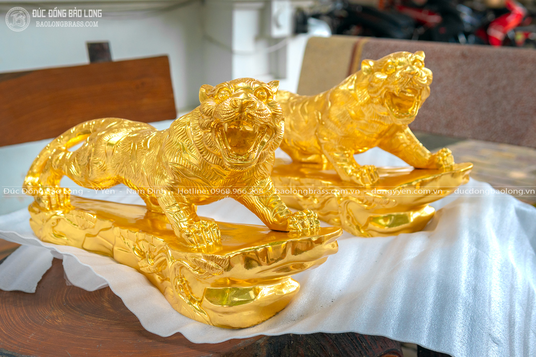 Tượng Hổ Phong Thủy Bằng Đồng Đỏ Dát Vàng 9999 Dài 61Cm