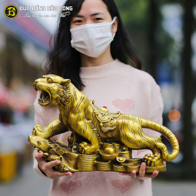 Tượng Hổ Đứng Trên Tiền Bằng Đồng Cao 30cm - LVTD106