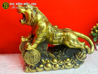 Tượng Hổ Đứng Trên Tiền Bằng Đồng Vàng Cao 32cm