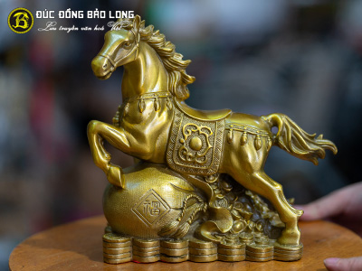 Tượng Ngựa Đứng Trên Túi Tiền Bằng Đồng Cao 20cm - TNBD228