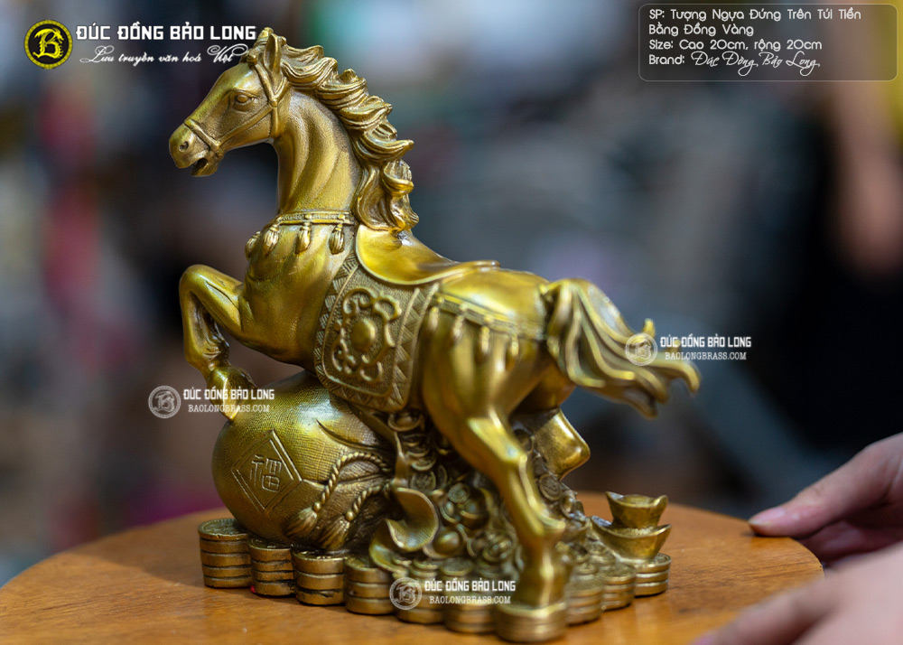 Tượng Ngựa Đứng Trên Túi Tiền Bằng Đồng Cao 20cm - TNBD228 3