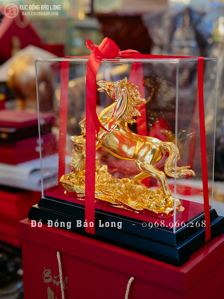 Linh Vật Ngựa Phong Thủy Bằng Đồng Đứng Trên Thỏi Vàng Dát Vàng 23Cm