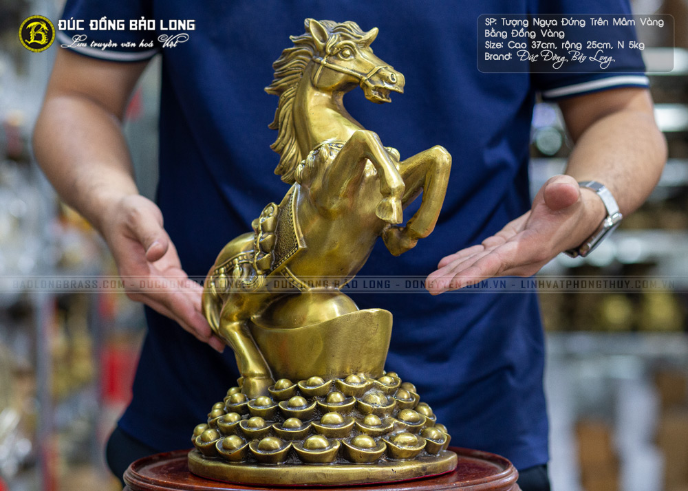 tượng ngựa đứng trên mâm vàng bằng đồng cao 37cm