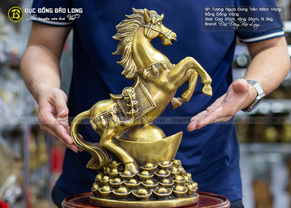 tượng ngựa đứng trên mâm vàng bằng đồng cao 37cm
