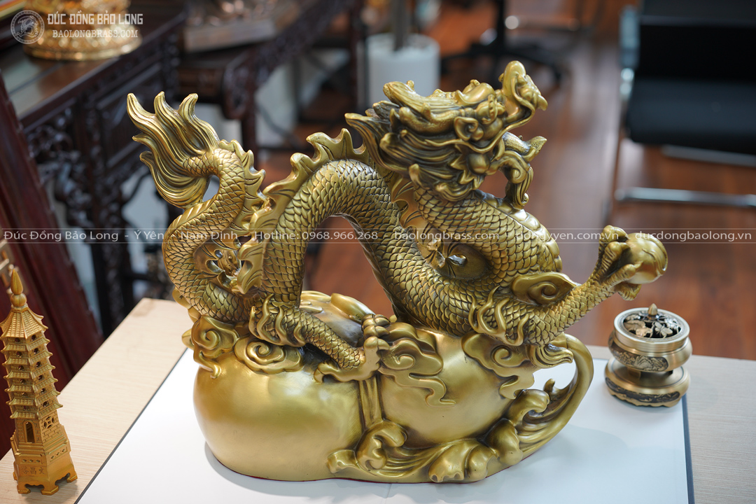 tượng rồng cầm ngọc cưỡi hồ lô phong thủy bằng đồng dài 52cm