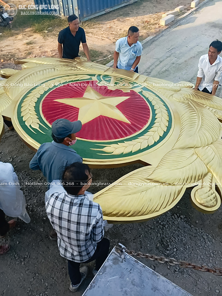 logo ngành Công An bằng đồng khổ 4m2 x 3m42