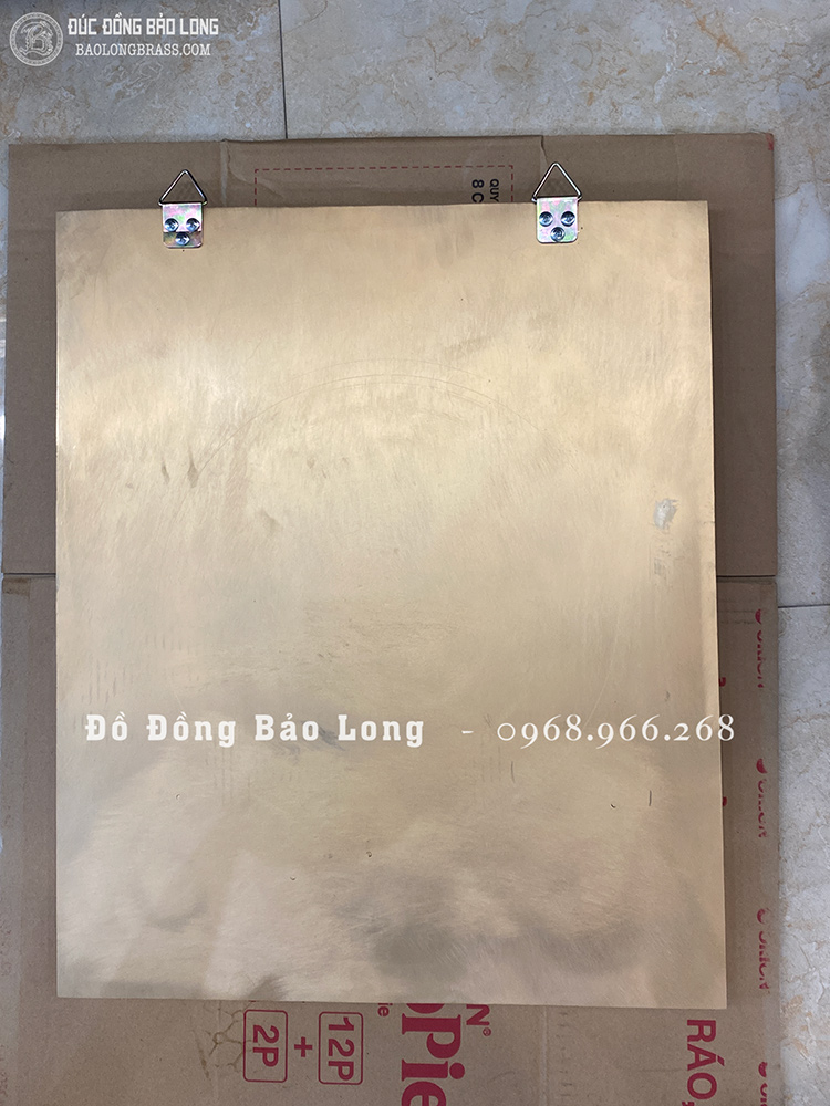 Logo đúc bằng đồng đỏ cho Trường ĐH Công Nghệ Kỹ Thuật HCM kích thước 50cm x 61cm