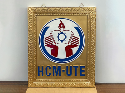 Logo Trường ĐH Công nghệ Kỹ thuật HCM Bằng Đồng Đỏ Khổ 50cm x 61cm 