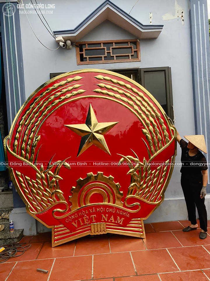 logo Quốc Huy bằng đồng đường kính 2m5