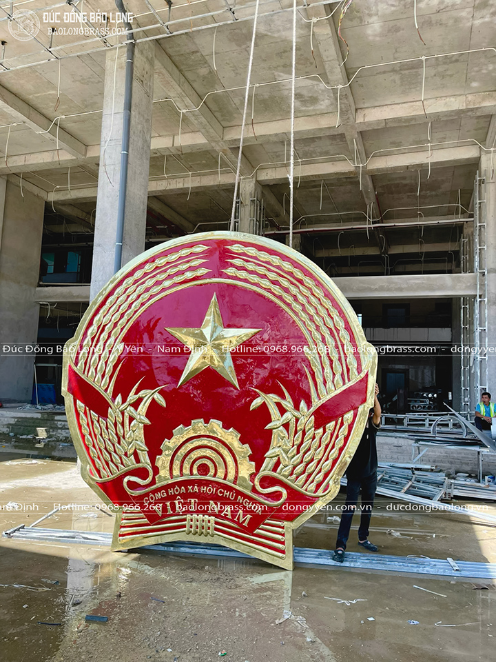 logo Quốc Huy bằng đồng đường kính 3m2