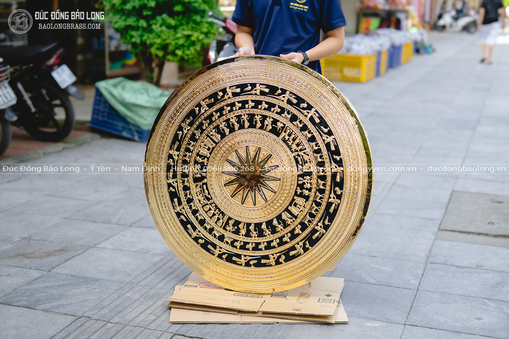 Mặt Trống Đồng Gò Chạm Mạ Vàng 24k Tô Nền Đen ĐK 1m