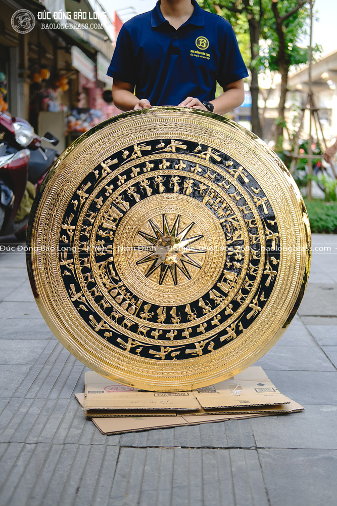Mặt Trống Đồng Gò Chạm Mạ Vàng 24k Tô Nền Đen ĐK 1m