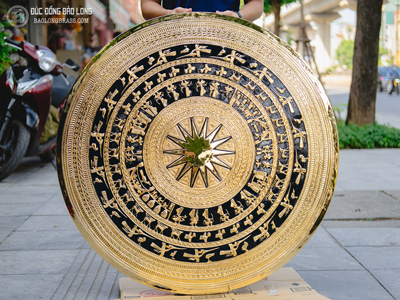 Mặt Trống Đồng Gò Chạm Mạ Vàng 24k Tô Nền Đen ĐK 1m