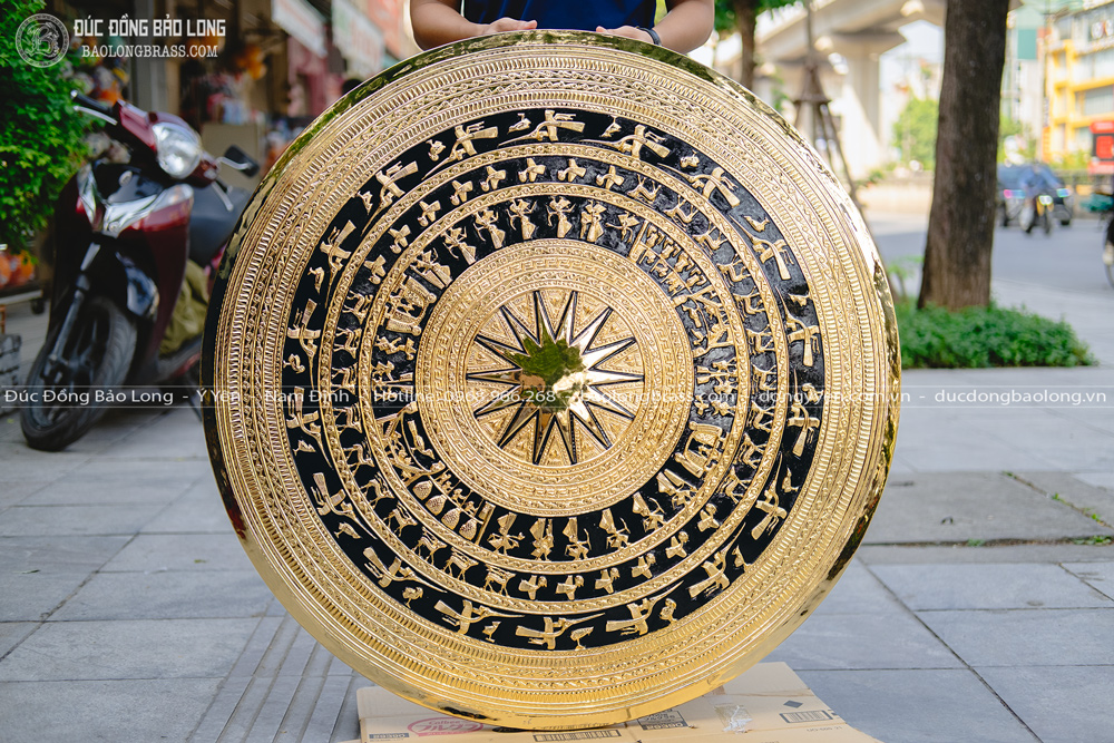 Mặt Trống Đồng Gò Chạm Mạ Vàng 24k Tô Nền Đen ĐK 1m