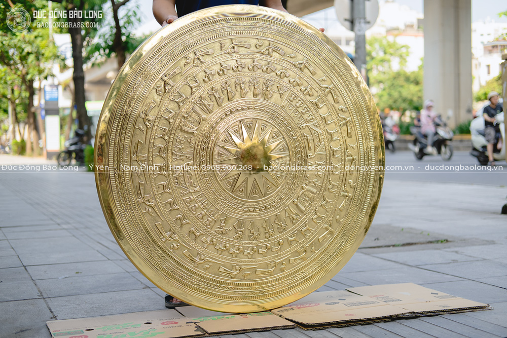 Mặt trống đồng gò chạm ĐK 100cm không tô nền