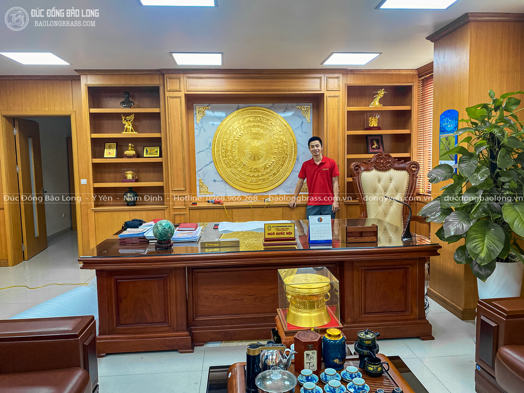 Mặt trống đồng gò thủ công dát vàng 9999 đk 1m27