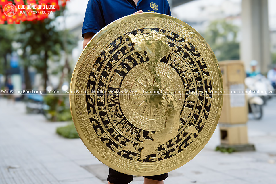 Mặt trống đồng hình bản đồ Việt Nam gò thủ công ĐK 80cm