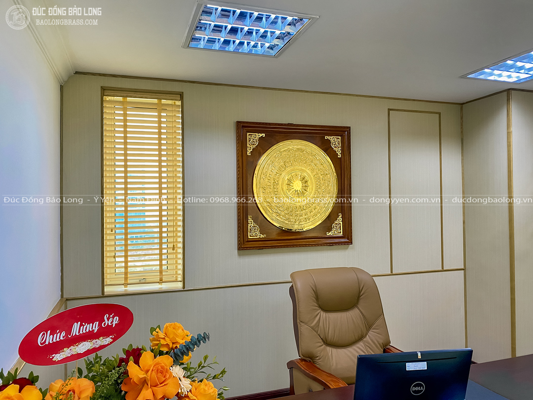 Tranh Mặt Trống Đồng Gò Mạ Vàng 24K Khung Gỗ Gõ Đỏ Khổ Vuông 1m07