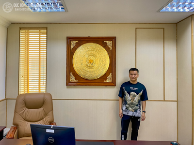 Tranh Mặt Trống Đồng Gò Mạ Vàng 24K Khung Gỗ Gõ Đỏ Khổ Vuông 1m07 